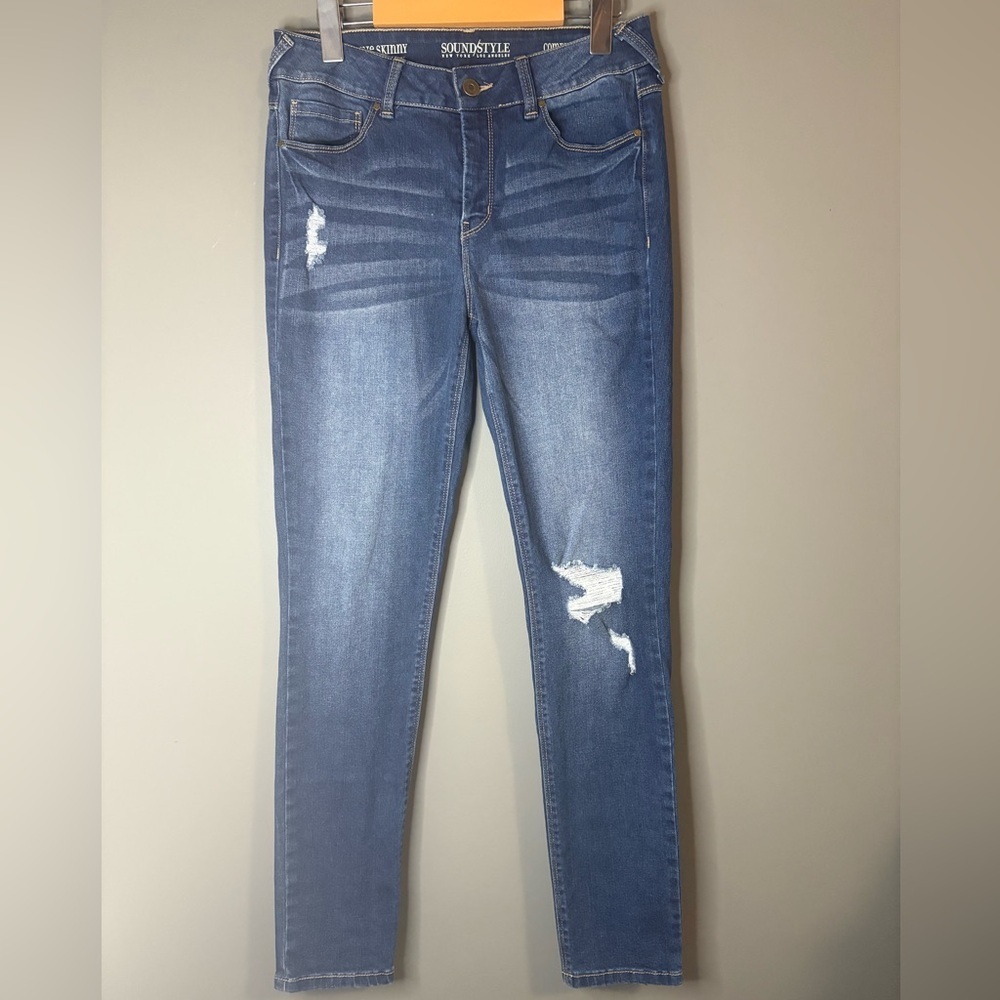 Sound/Style NY and LA size 6 Distressed Blue Jeans skinny leg clean classic
